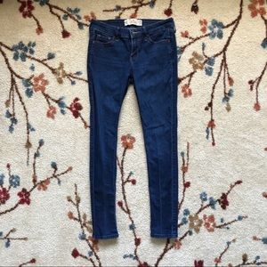 hollister skinny jeans (: